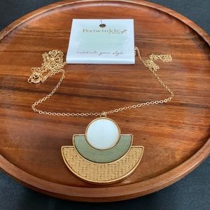 NWT Periwinkle by Barlow gold tone pendant necklace